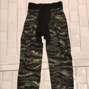 Russell kid camo sport leggings. Small